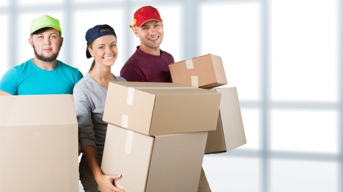 Risk assessment and secure transport equipment in a moving van